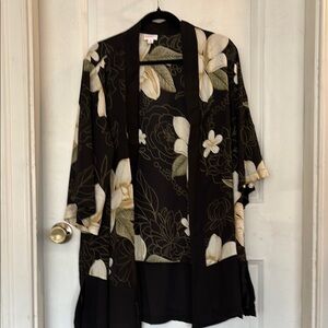 NWOT  medium lularoe  Black floral Kimono Cardigan